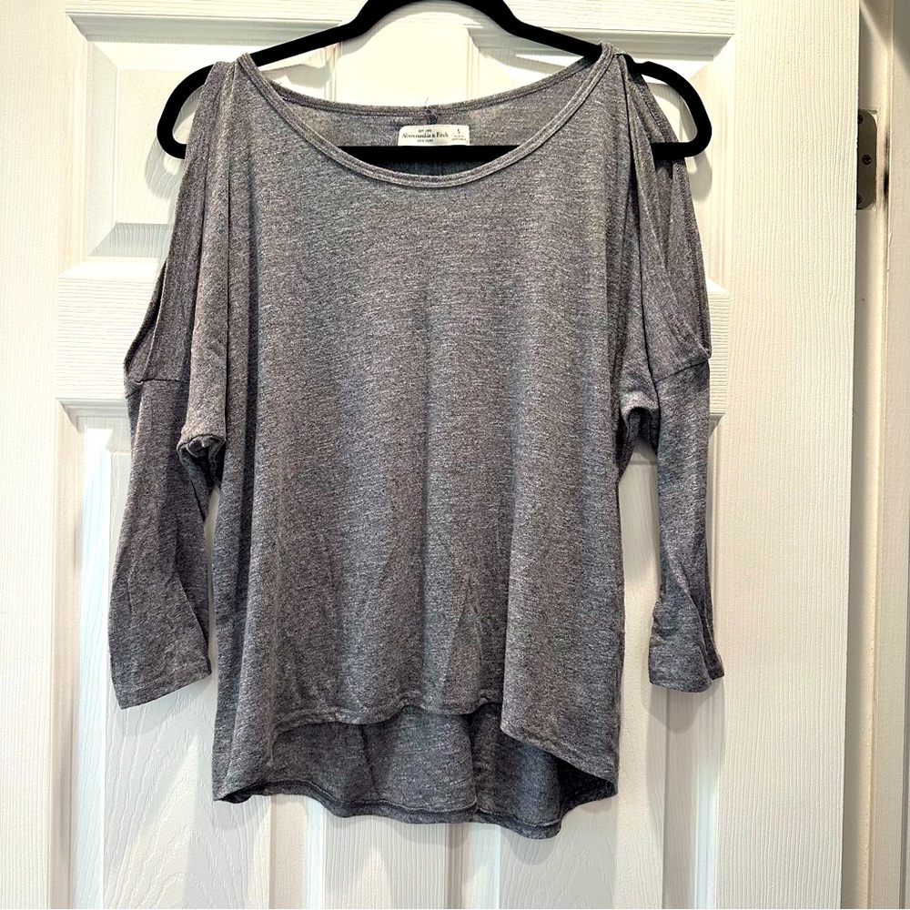 Abercrombie & Fitch Grey Cold Shoulder 3/4 Sleeve Shirt- Small
